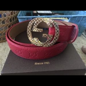 Never worn Men’s Gucci Signature Belt